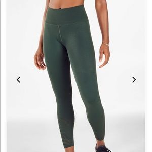 Fabletics High-Waisted Sculptknit Capri